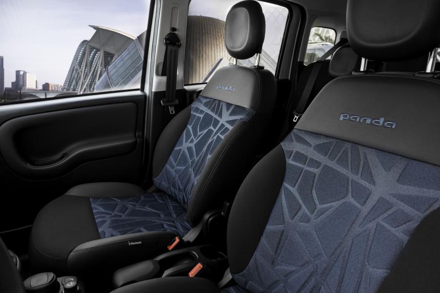 Интерьер Fiat Panda City Cross Hybrid Launch Edition (319) 2020 года  (фото 2 из 112)